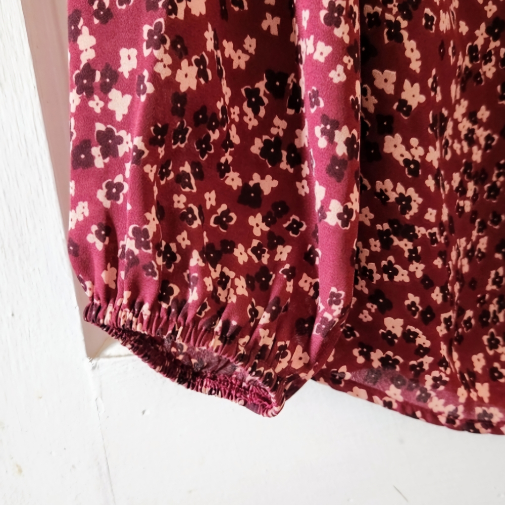West Kei Berry Red Floral Peasant Blouse Balloon Sleeve Keyhole Neck Size M - Picture 6 of 13